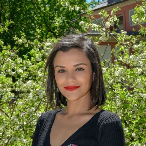 Nathalie Flores